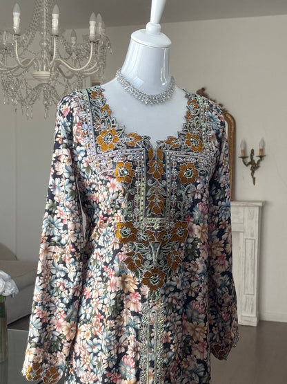 Mukhawar Brown Corset dans le dos et détail sur le bas