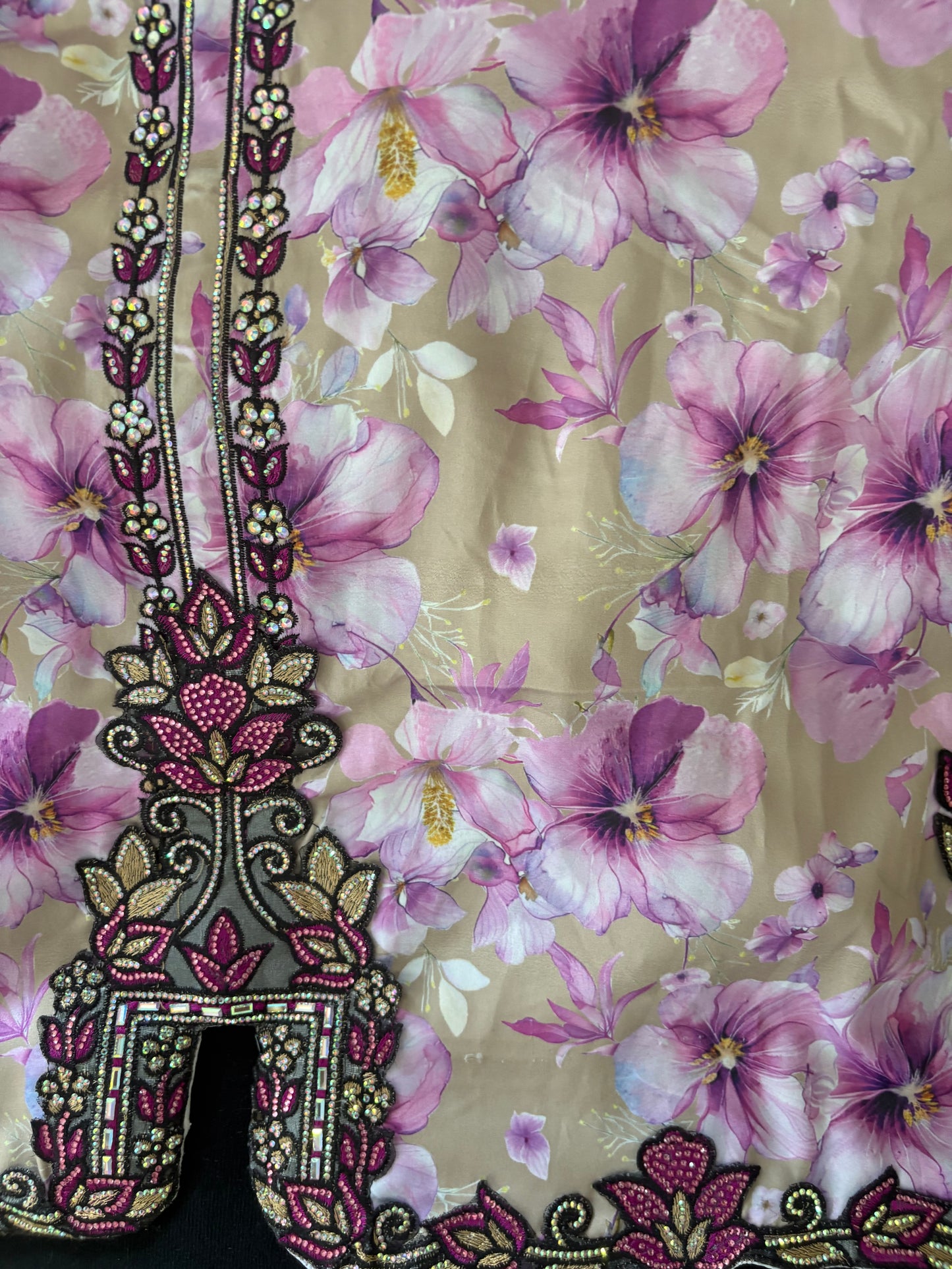 Mukhawar Pink Corset dans le dos et détail sur le bas