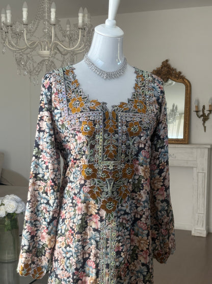 Mukhawar Brown Corset dans le dos et détail sur le bas