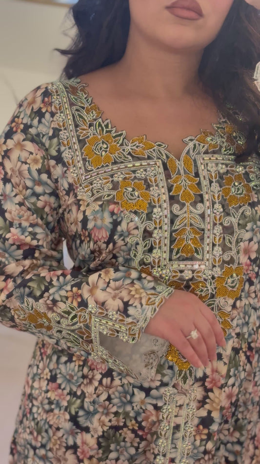 Mukhawar Brown Corset dans le dos et détail sur le bas