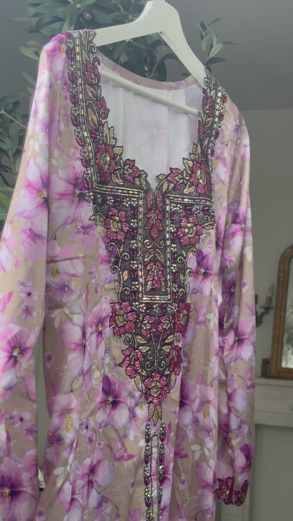 Mukhawar Pink Corset dans le dos et détail sur le bas